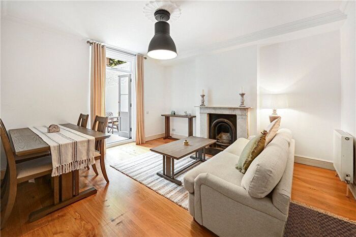 1 Bedroom Flat To Rent In Nevern Square, Earls Court, London, SW5