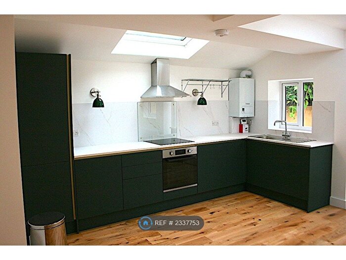 2 Bedroom Flat To Rent In Macfarlane Road, London, W12