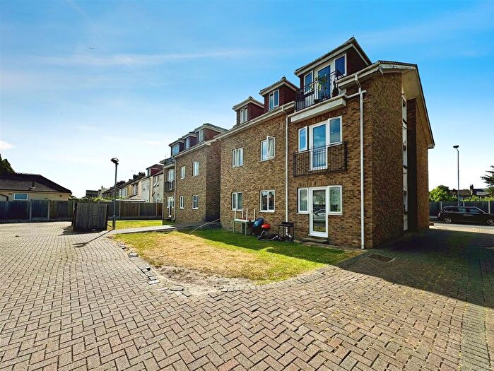 2 Bedroom Flat To Rent In South Avenue, Southend-On-Sea, SS2