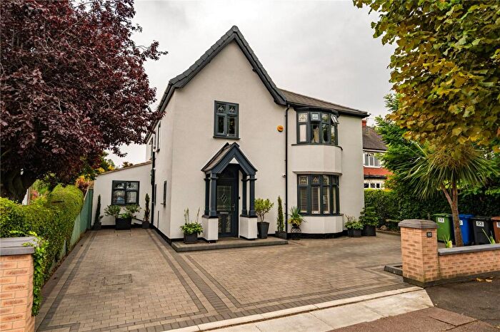 4 Bedroom Detached House For Sale In Welholme Avenue, Grimsby, Lincolnshire, DN32