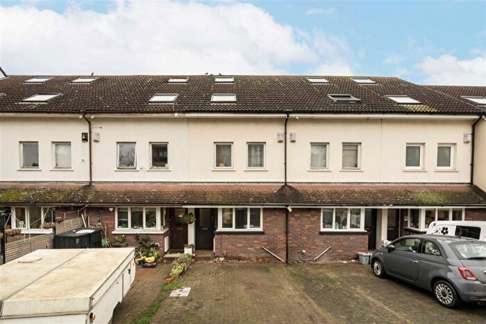 5 Bedroom Terraced House For Sale In Endwell Road, New Cross, SE4