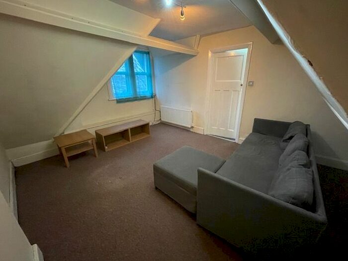 1 Bedroom Flat To Rent In Hamilton Road, London, W5