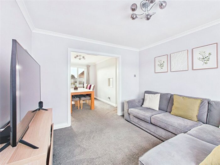 3 Bedroom Semi Detached House For Sale In Woodstock Road, Kingswood, Bristol, BS15