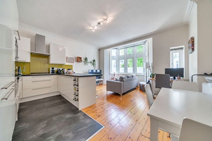 2 Bedroom Flat To Rent In St Marys Terrace, Bayswater, London, W2
