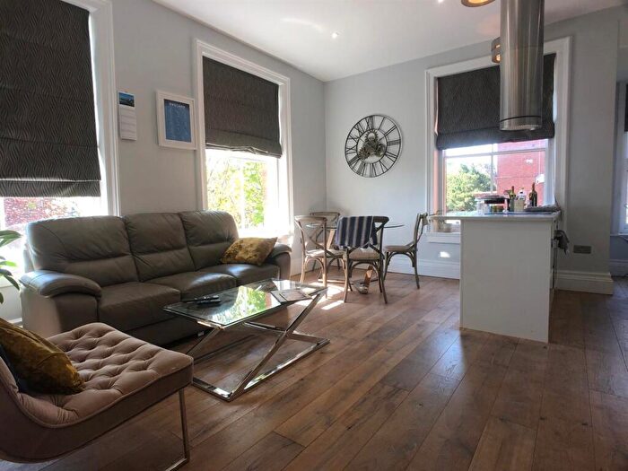 2 Bedroom Apartment To Rent In Flat Hanover House, Clarendon Road, Leeds, LS2