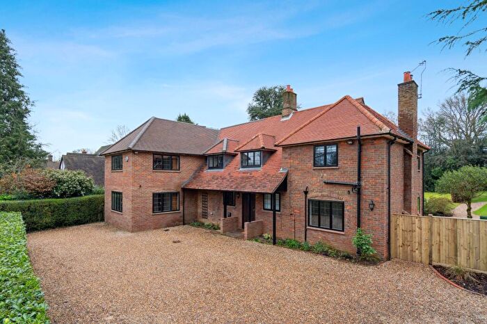 5 Bedroom Detached House To Rent In Chiltern Hills Road, Beaconsfield, HP9