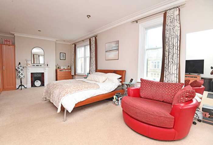 5 Bedroom End Of Terrace House For Sale In Kings Road, Harrogate, HG1