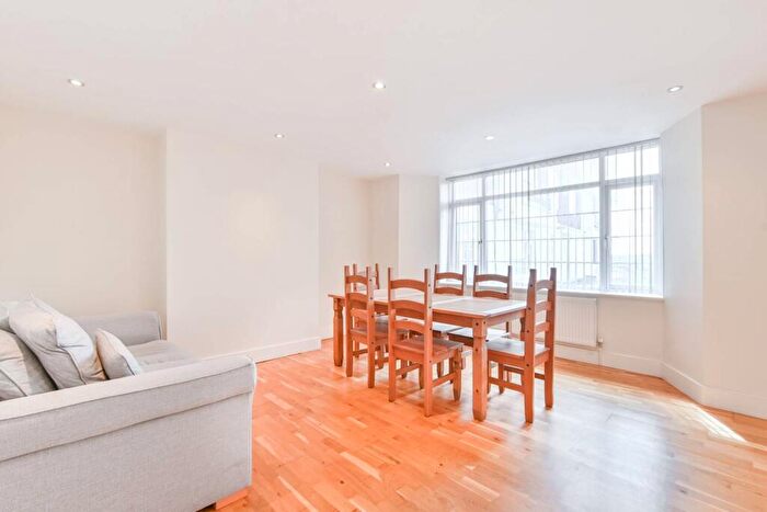 3 Bedroom Flat For Sale In Dollis Hill Lane, Dollis Hill, London, NW2