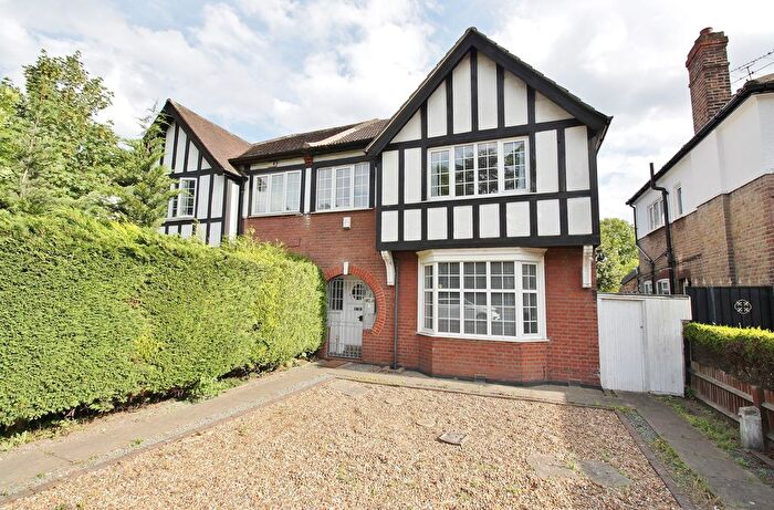 3 Bedroom Semi-Detached House To Rent In Great West Road, Isleworth, TW7