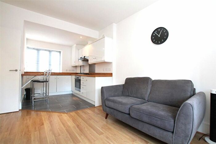 1 Bedroom Apartment To Rent In Bernhard Baron House, Whitechapel, London, E1