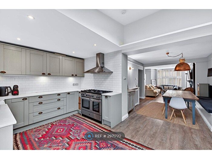 2 Bedroom Flat To Rent In Westbourne Road, London, N7