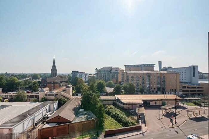 1 Bedroom Flat To Rent In New Road Triangle, Feltham, TW14