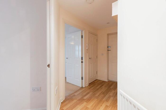2 Bedroom Flat To Rent In Deans Court, Bishops Cleeve, GL52