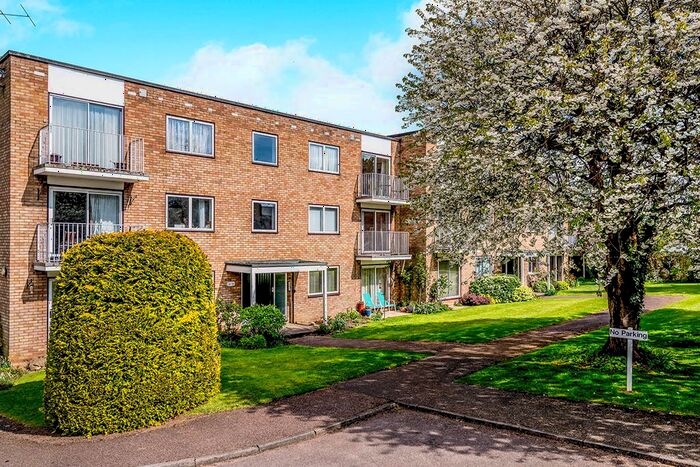 2 Bedroom Flat To Rent In The Maples, Hitchin, Hertfordshire, SG4