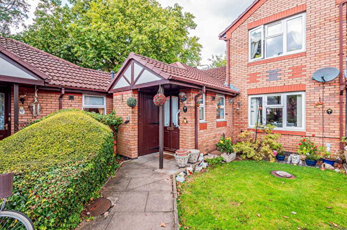 2 Bedroom Apartment For Sale In Charleston Square, Urmston, Manchester, M41