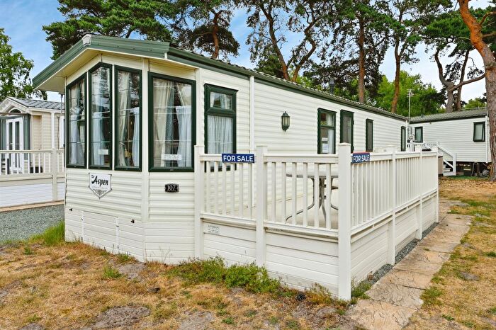 2 Bedroom Mobile/park Home For Sale In Dersingham Bypass, Dersingham, King's Lynn, PE31