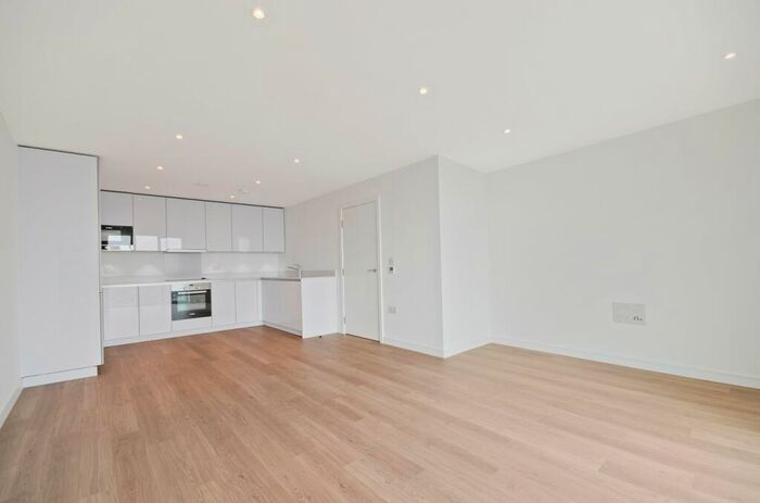 2 Bedroom Apartment To Rent In Pinnacle Apartments, Saffron Central Square, Croydon, CR0