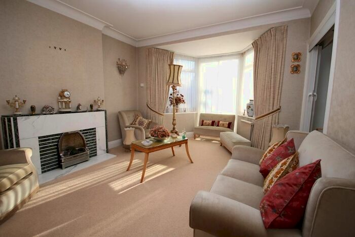 4 Bedroom Detached House For Sale In St Margarets Road, Edgware, Middlesex, HA8