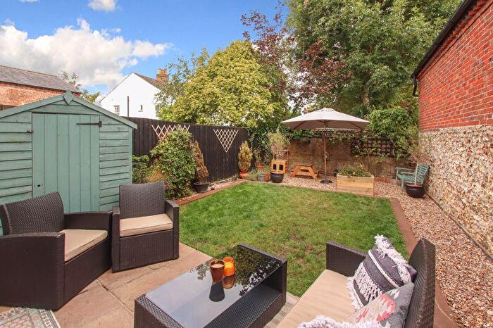 2 Bedroom Cottage For Sale In Park Road, Tring, HP23