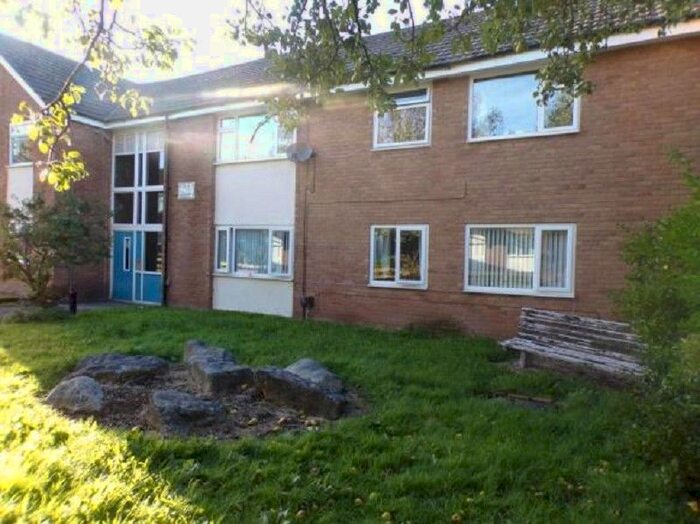 3 Bedroom Flat To Rent In Raby Court, Ellesmere Port, Cheshire., CH65