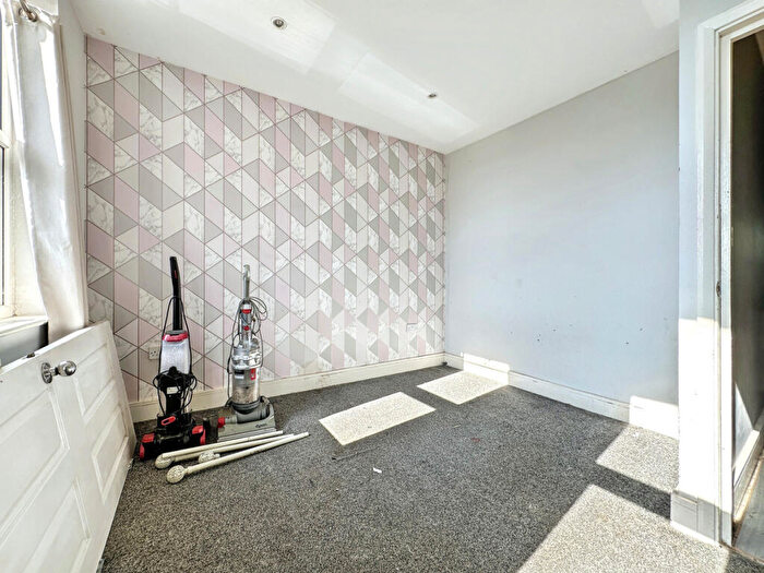 1 Bedroom Flat For Sale In London Road, Greenhithe, DA9