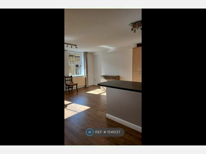 2 Bedroom Flat To Rent In Town Hall Apartments, Sowerby Bridge, HX6