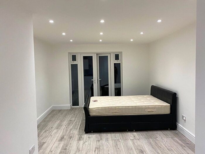 Studio To Rent In Lancaster Road, Finsbury Park, London, N4