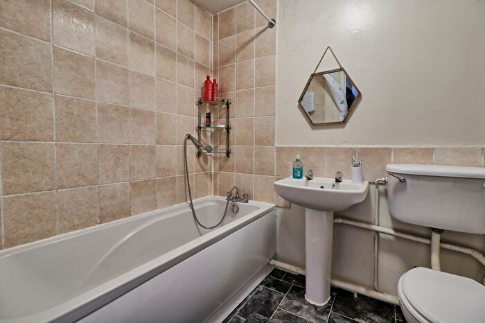1 Bedroom Flat For Sale In Parsonage Road, Grays, RM20