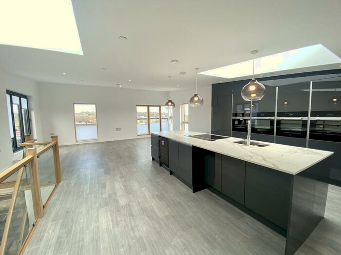 3 Bedroom Penthouse To Rent In Lords Gardens, NR1