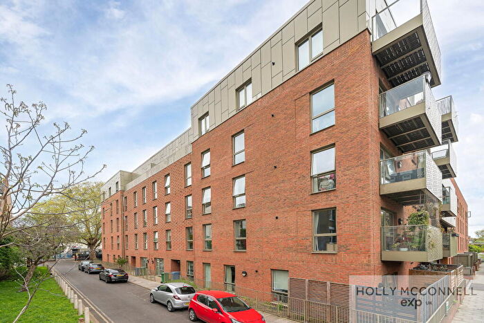 2 Bedroom Flat For Sale In Broome Way, Camberwell, SE5