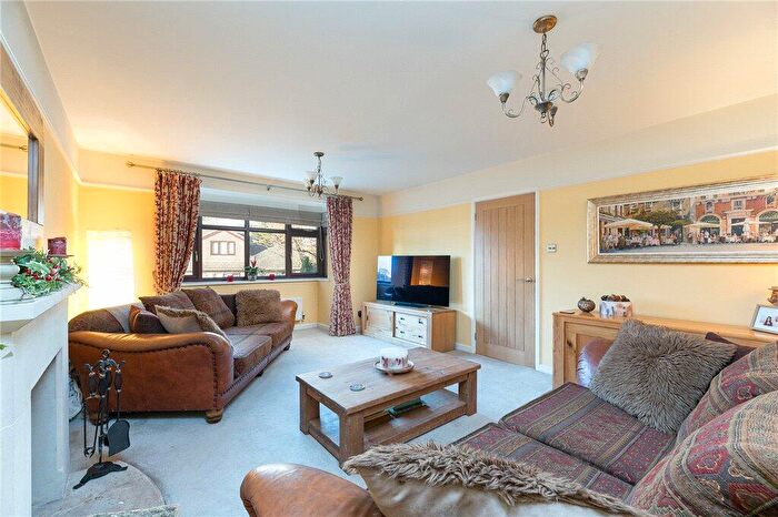 4 Bedroom Detached House For Sale In Spring View, Gildersome, Morley, Leeds, LS27
