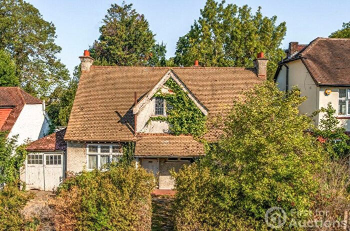 3 Bedroom Detached House For Sale In Lynton Road, New Malden, KT3