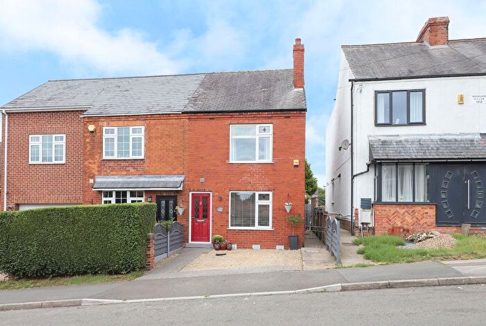 3 Bedroom Semi-detached House For Sale In New Road, Barlborough, S43