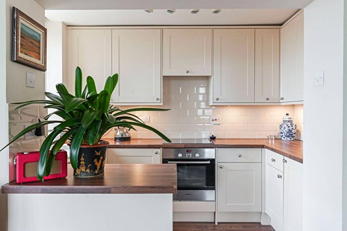 1 Bedroom Flat For Sale In Kings Road, Chelsea, London, SW3