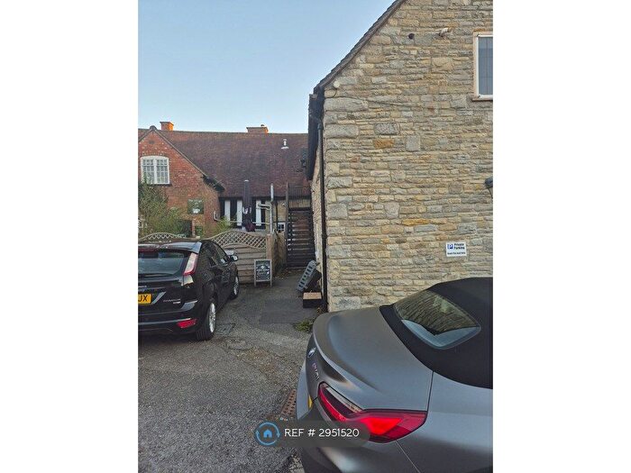 2 Bedroom Flat To Rent In A, Alcester, B50
