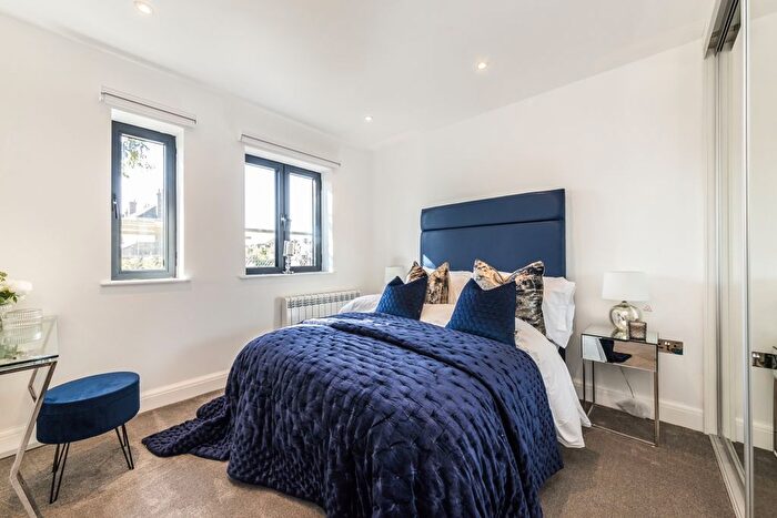 3 Bedroom Flat To Rent In Gunnersbury Avenue, London, W5