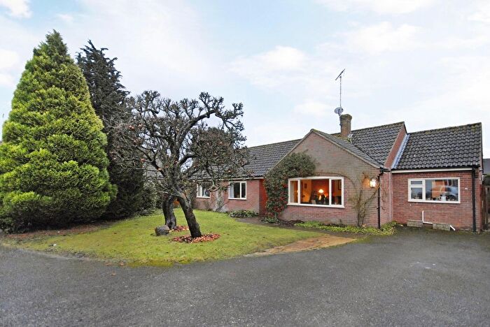 4 Bedroom Bungalow To Rent In Maslin's Close, Ramsbury, Marlborough, SN8