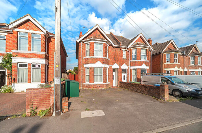 4 Bedroom Semi-Detached House For Sale In Arthur Road, Shirley, Southampton, Hampshire, SO15