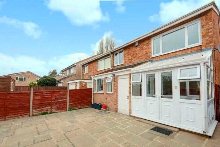 3 Bedroom Semi-Detached House To Rent In Mallory Avenue, Caversham, Berkshire, RG4