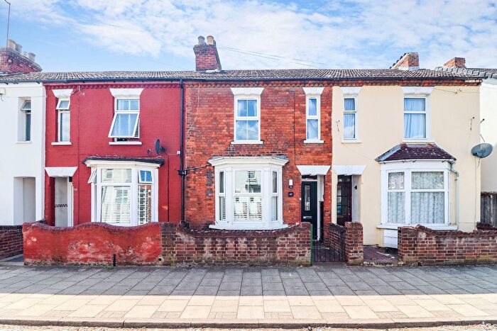 2 Bedroom Terraced House For Sale In Marlborough Road, Bedford, MK40