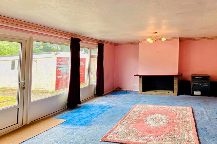 3 Bedroom Detached Bungalow For Sale In Lockwood Close, Farnborough, GU14