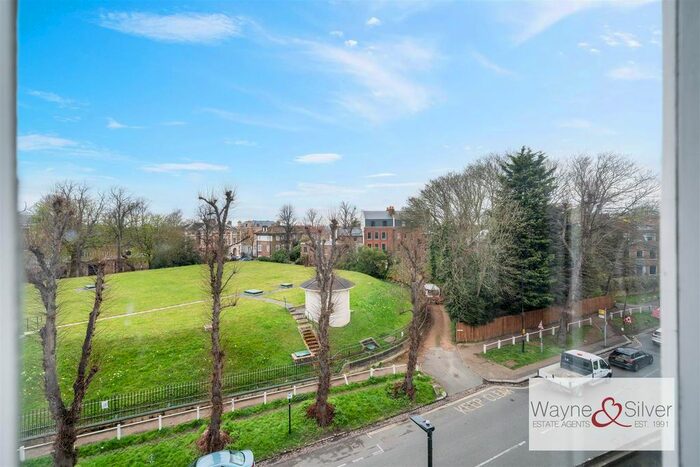 4 Bedroom Property To Rent In Highgate West Hill, London, N6