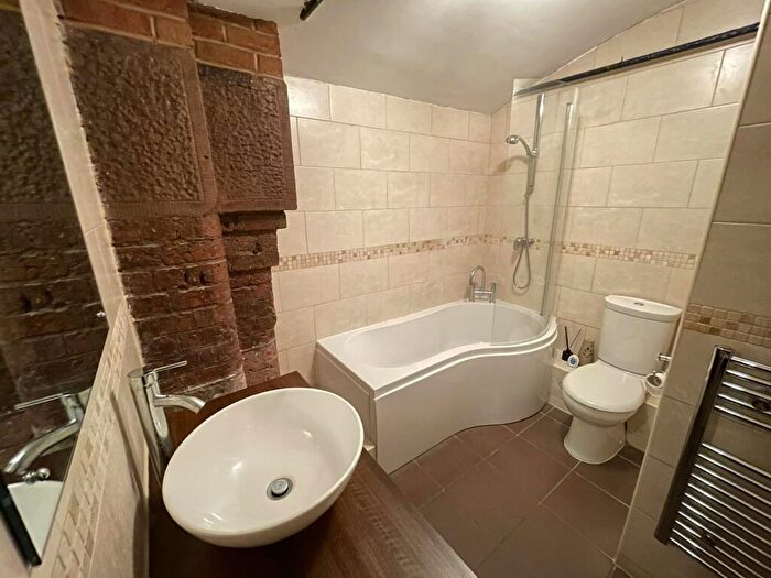 2 Bedroom Apartment To Rent In Waterloo Warehouse, L3