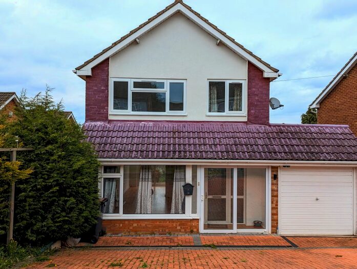 3 Bedroom Link Detached House To Rent In Tower View Crescent, Stockingford, Nuneaton, CV10