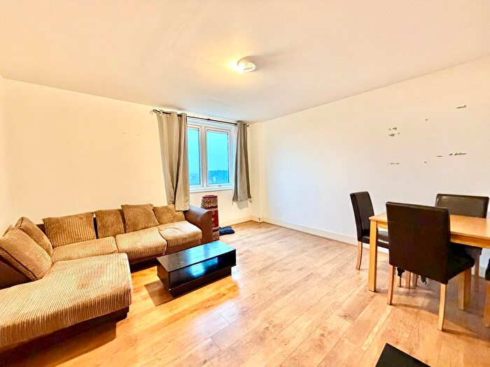 1 Bedroom Flat To Rent In Skyline Plaza Apartments, London, E1