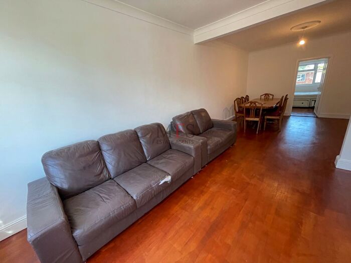 5 Bedroom Terraced House To Rent In Crosslands Avenue, Norwood Green, UB2