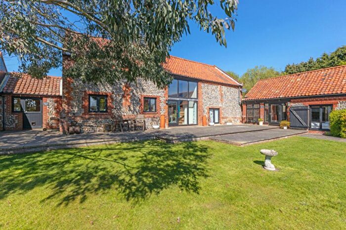 6 Bedroom Barn Conversion For Sale In Main Road, Sidestrand, NR27