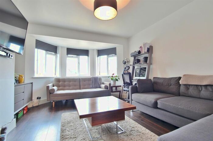 2 Bedroom Flat To Rent In Algar Close, Isleworth TW7