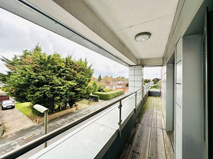 1 Bedroom Flat For Sale In Crownage Court, Sunbury-On-Thames, TW16