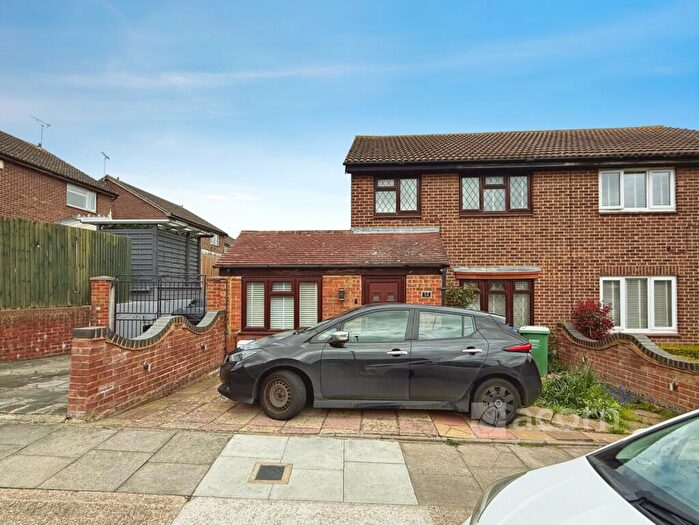 4 Bedroom Semi Detached House To Rent In Wyatt Road Dartford, DA1